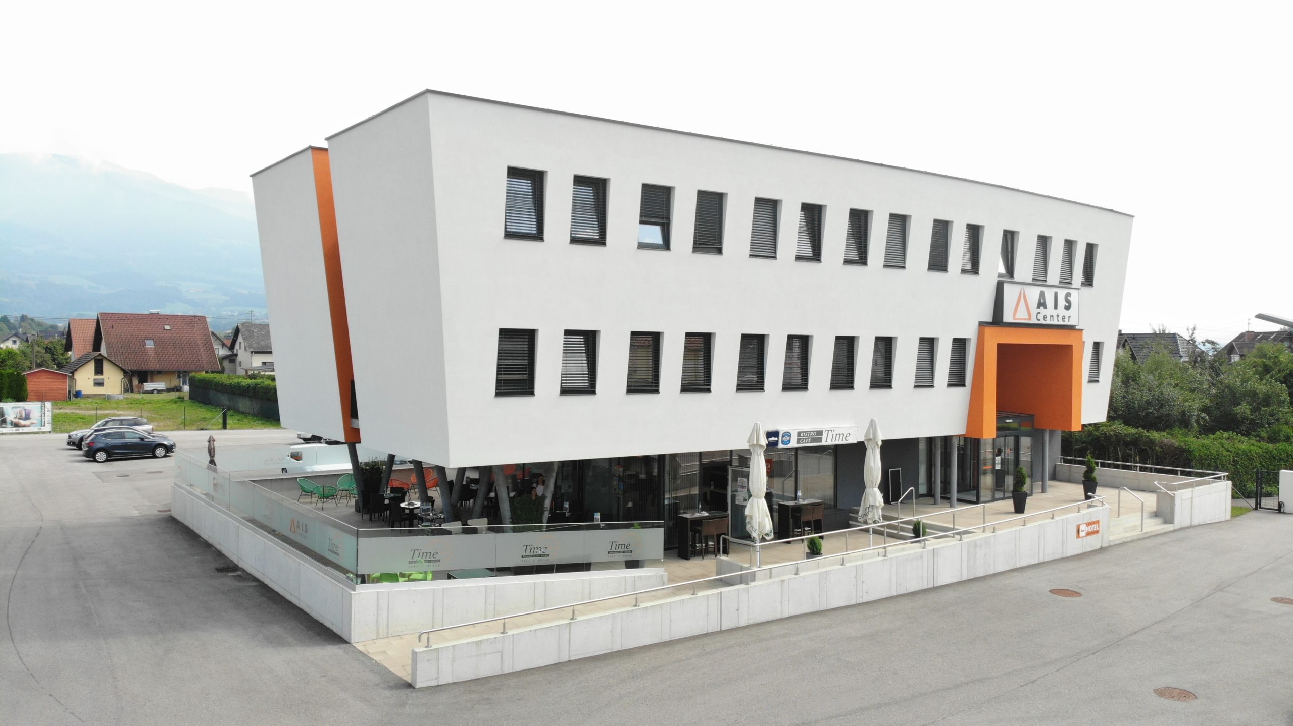 AIS Center in Wolfsberg Bürogebäude mit Cafe im Erdgeschoss